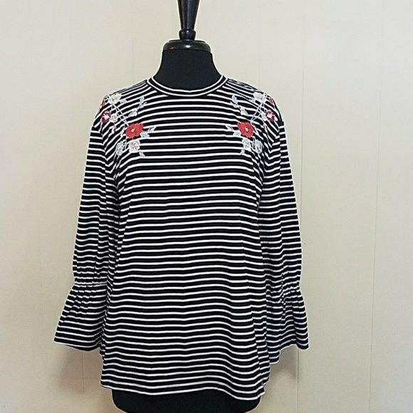 LOFT Tops - Loft embrioreded top